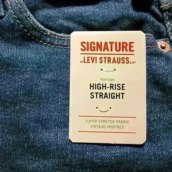 Signature by Levi Strauss Women's Heritage High Rise Straight Jeans Medium Wash - Picture 5 of 11